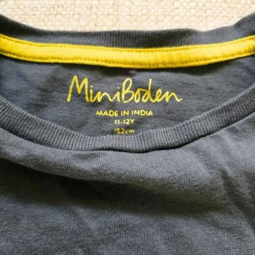 MINI BODEN Shark Embroidered Tshirt Boys 11-12Y